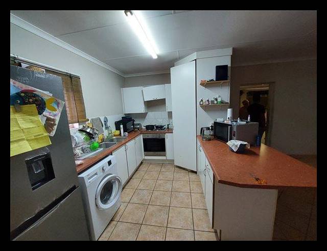 2 BEDROOM PROPERTY TO RENT IN DIE HOEWES